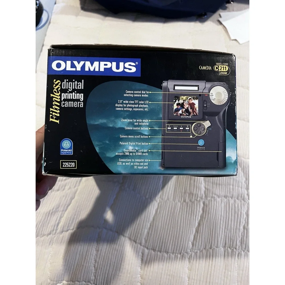 Olympus CAMEDIA C-211 Zoom 2.1MP Digital Camera - Black & Metallic silver‎